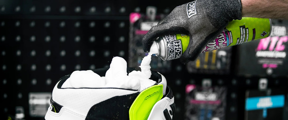 תרסיס קצף לניקוי קסדה 400 מ"ל Muc-Off Foam Fresh