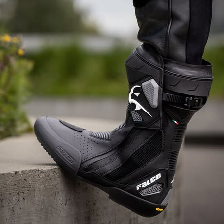 מגף רכיבה ספורט Elite GP מבית Falco שחור - Falco