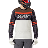 חולצת רכיבה ארוכה גברים MTB Gravity 4.0 Cream V25 - Leatt