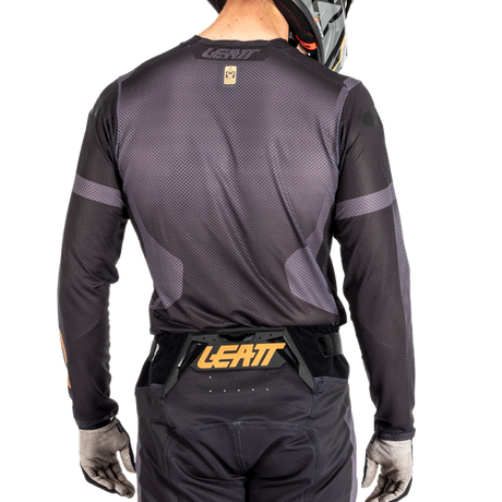 סט מכנס וחולצה 5.5 Stealth - Leatt