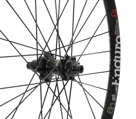 סט גלגלים Hydra Enduro 305 V3 26" SS Bolt-On - Industry Nine