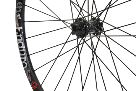 סט גלגלים Hydra Enduro 305 V3 26" SS Bolt-On - Industry Nine