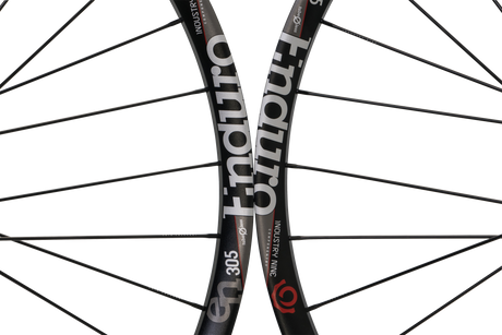 סט גלגלים Hydra Enduro 305 V3 26" SS Bolt-On - Industry Nine