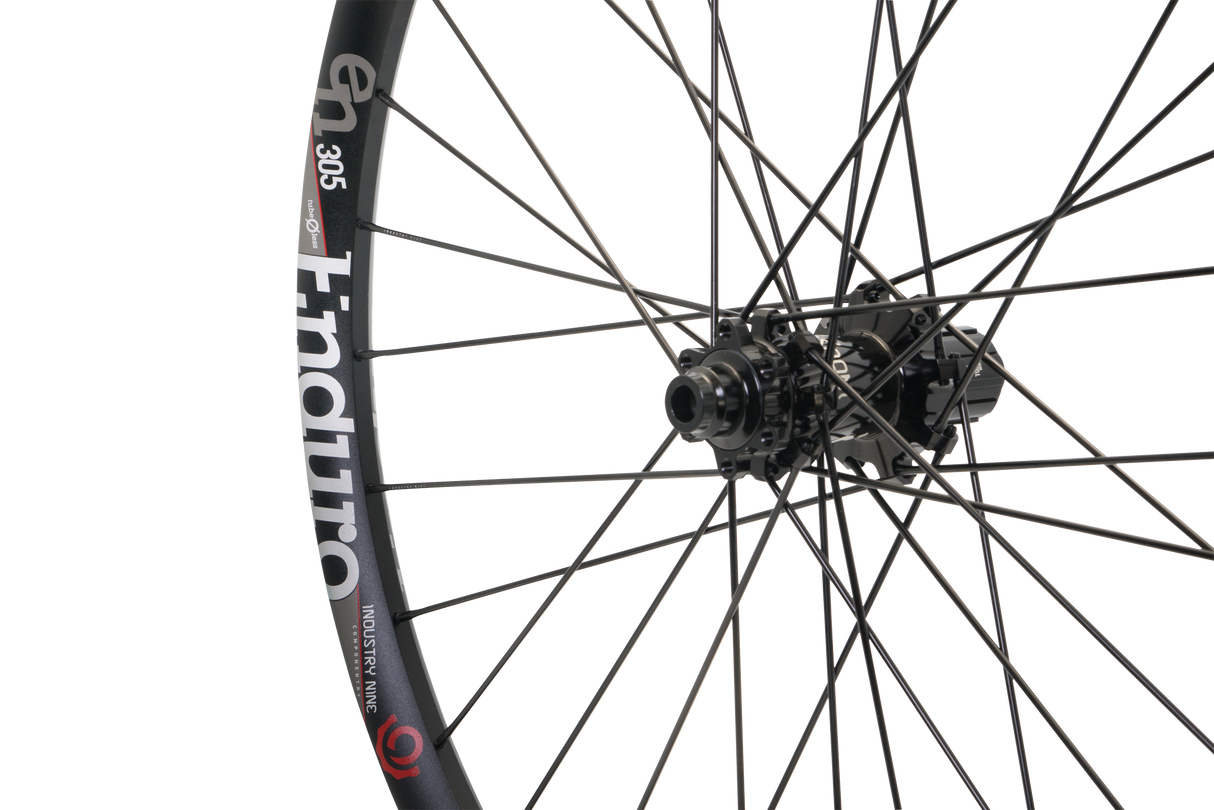 סט גלגלים Hydra Enduro 305 V3 26" SS Bolt-On - Industry Nine