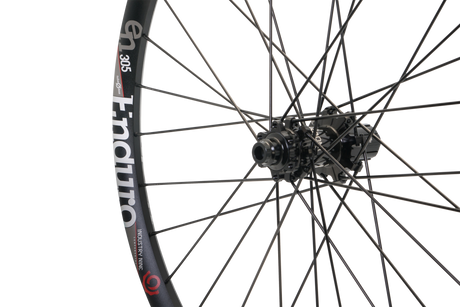 סט גלגלים Hydra Enduro 305 V3 26" SS Bolt-On - Industry Nine