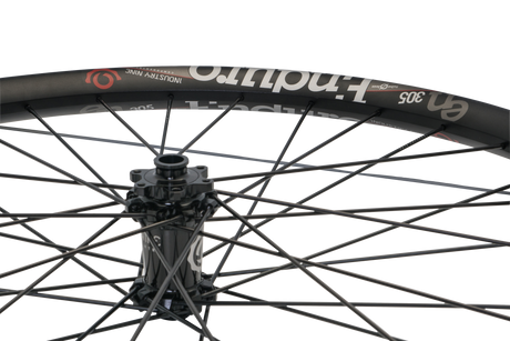 סט גלגלים Hydra Enduro 305 V3 26" SS Bolt-On - Industry Nine