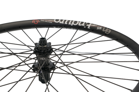 סט גלגלים Hydra Enduro 305 V3 26" SS Bolt-On - Industry Nine