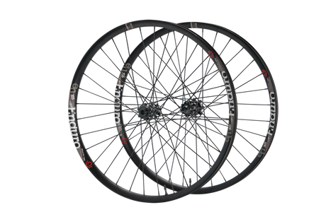 סט גלגלים Hydra Enduro 305 V3 26" SS Bolt-On - Industry Nine